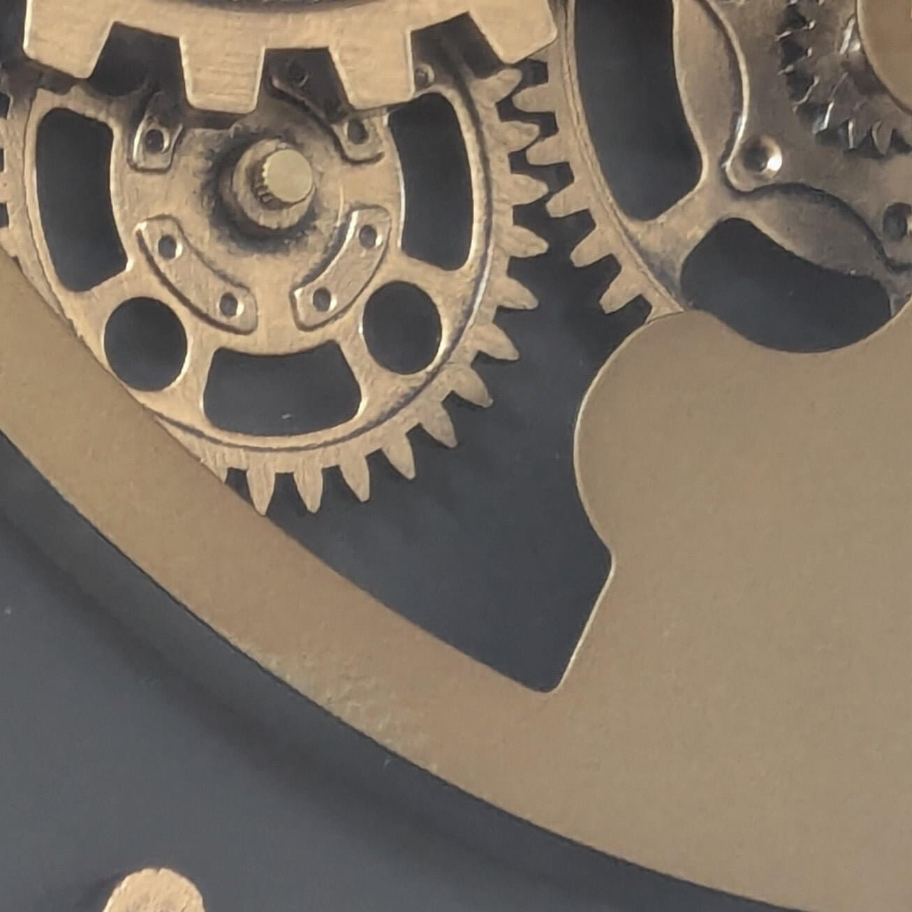 Eli industrial Gear Moving Wall Clock - 58cm Luxury Co