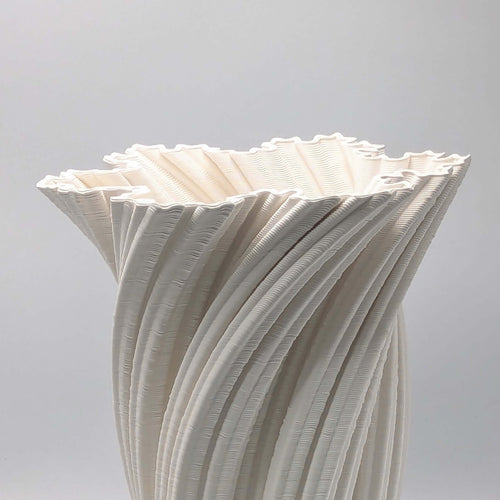 Milly 3D Printed Porcelain Flower Vase – White Sculptural, 29cmDiscover elegance with the Milly 3D porcelain vase—a stunning blend of technology and timeless art. Ideal for any decor.